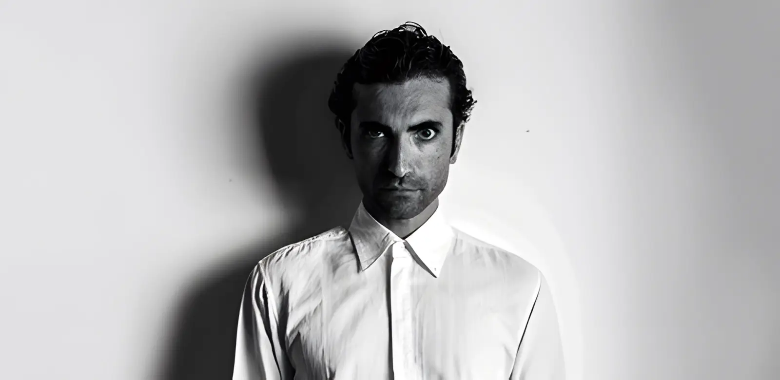Linee di fuga, ritratto in bianco e nero di Nicola Tartarone
